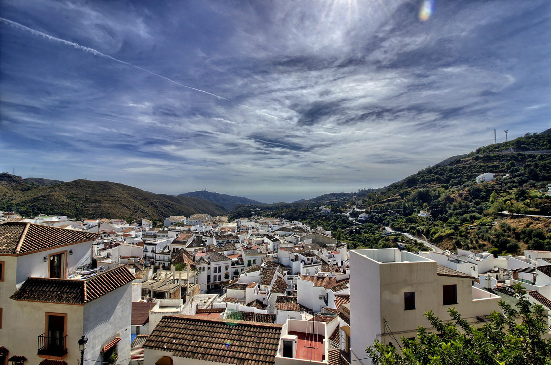 Het witte dorp Ojén, Andalusië